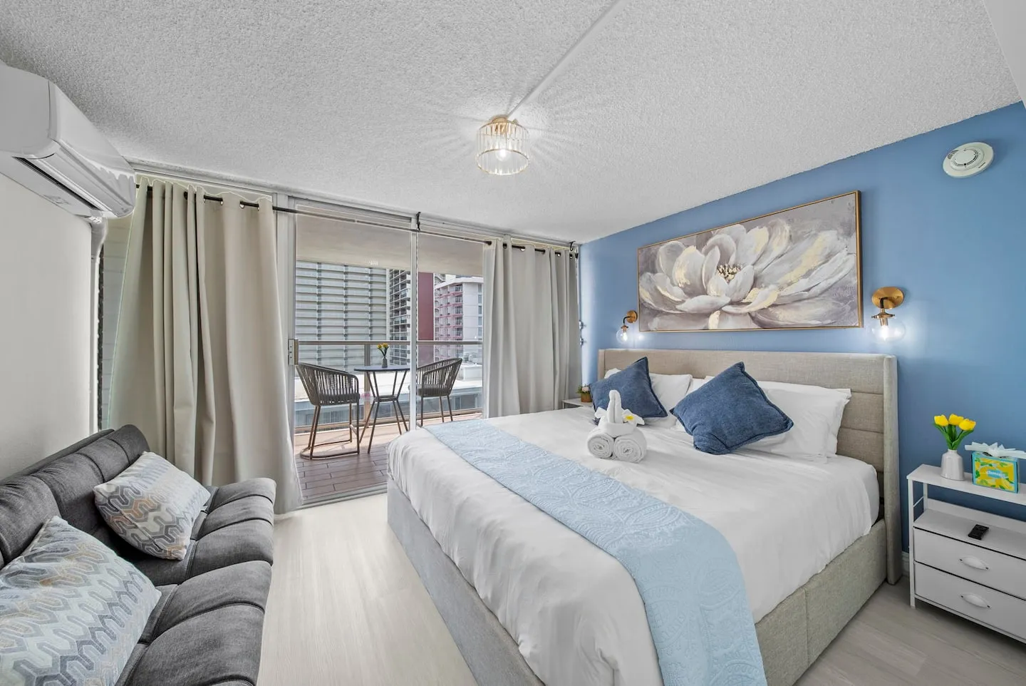 Stylish 1BR Waikiki Condo Near Beach — photo 3 of 8