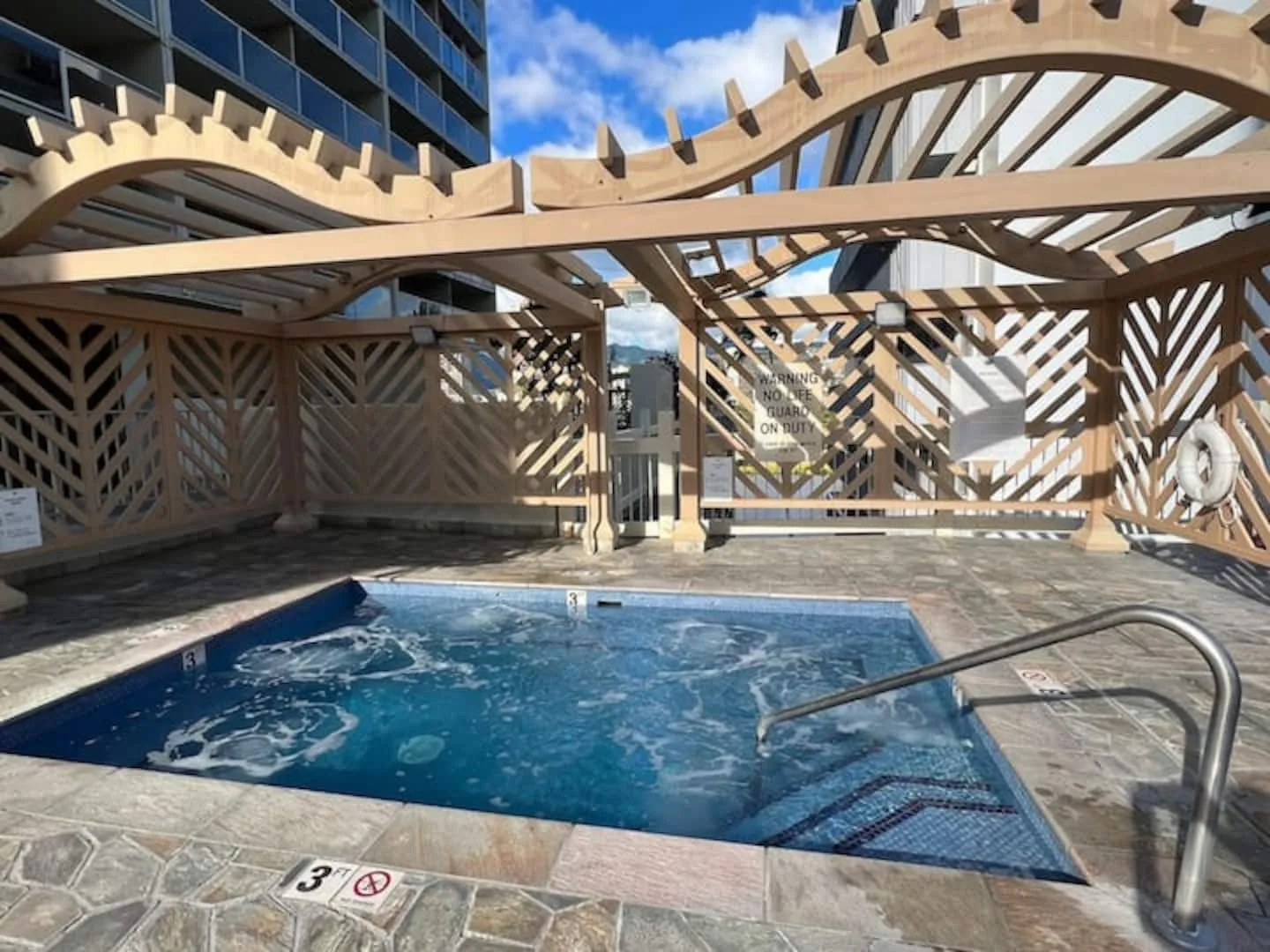 Stylish 1BR Waikiki Condo Near Beach — photo 7 of 8