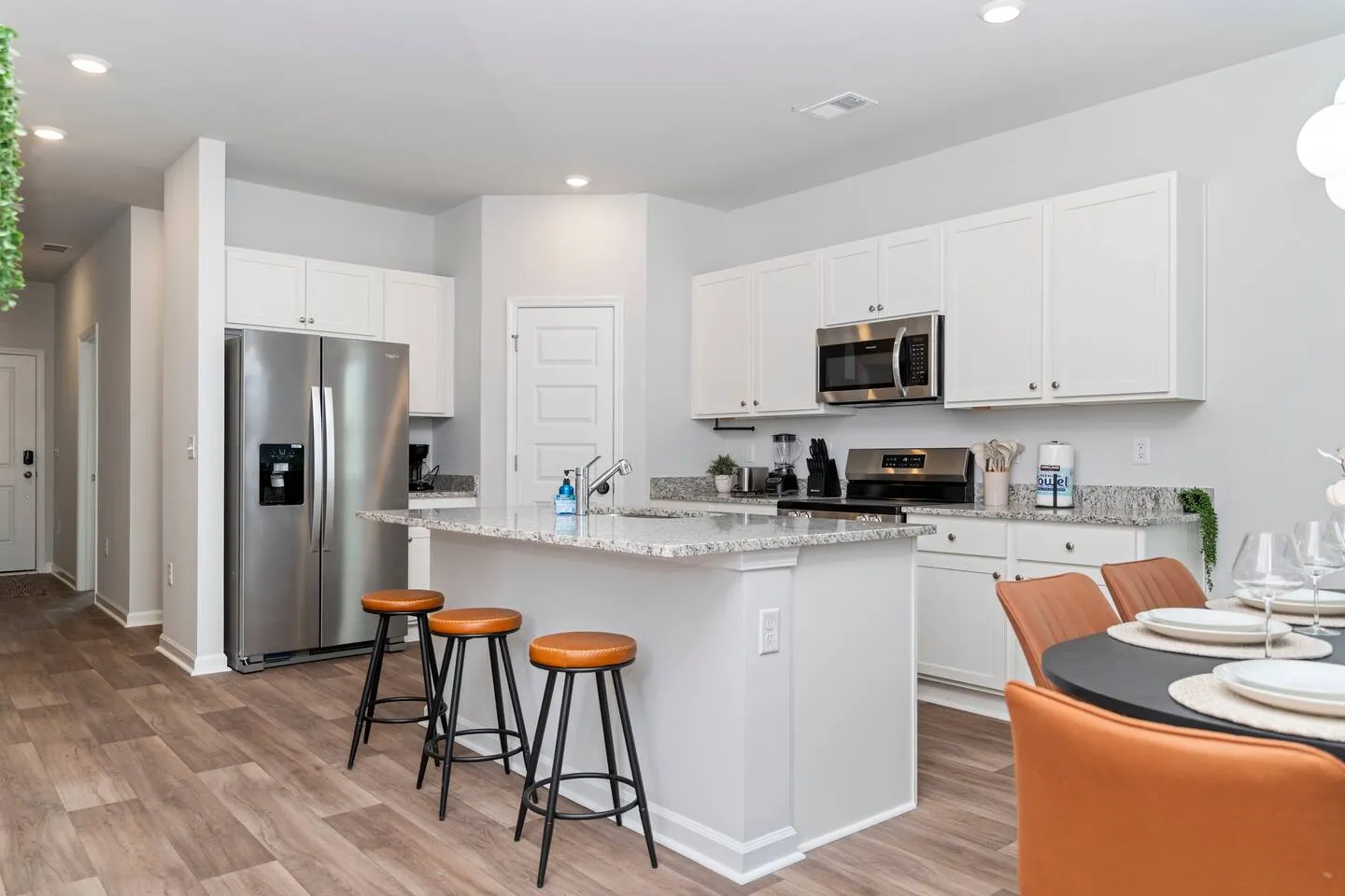 Luxury 3BR/3BA New Build Home - Pool/Beach/Parking — photo 7 of 8